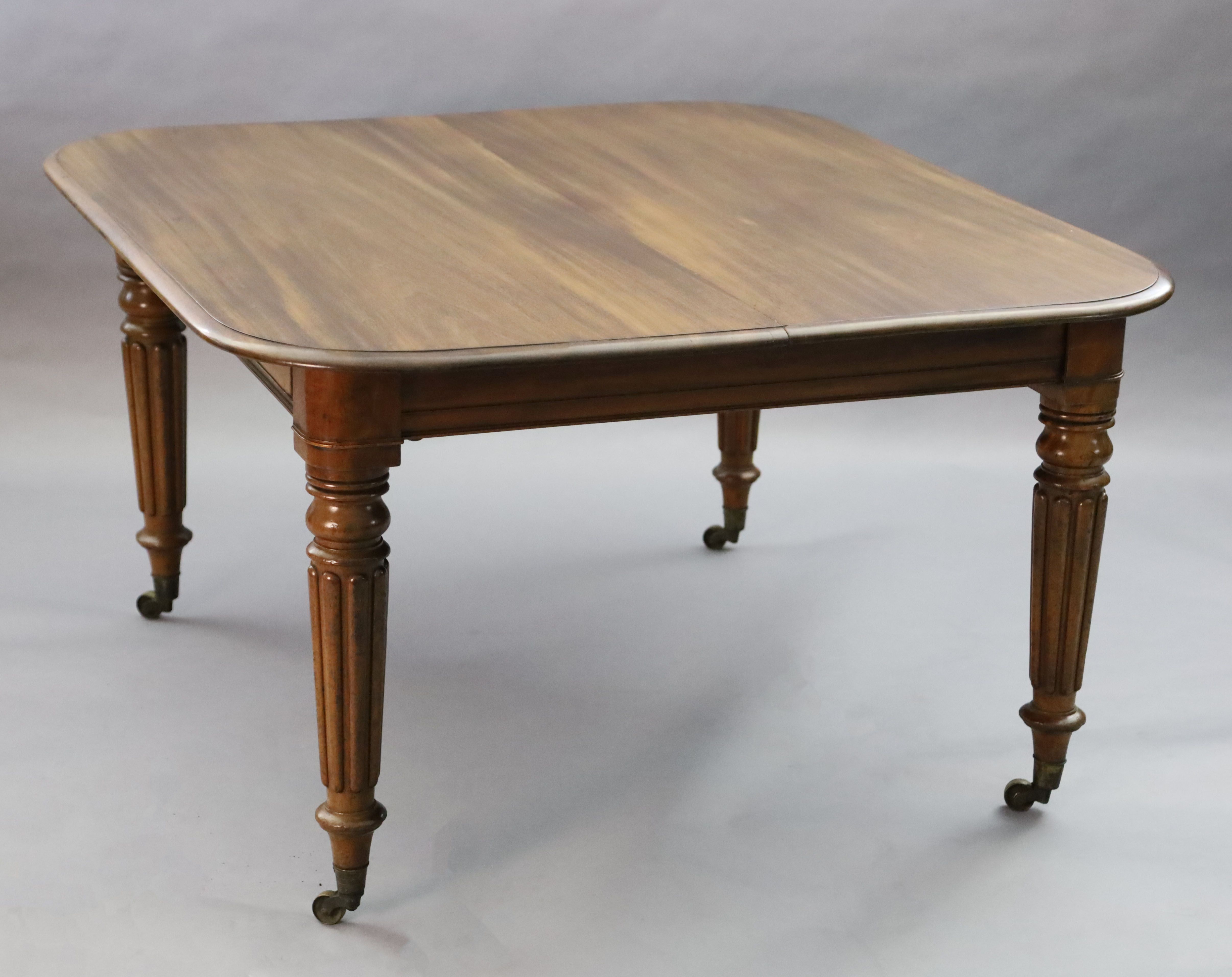 A Victorian mahogany extending dining table, W.4ft 3.5in H.2ft 5in. L.4ft extends to 9ft 1in.